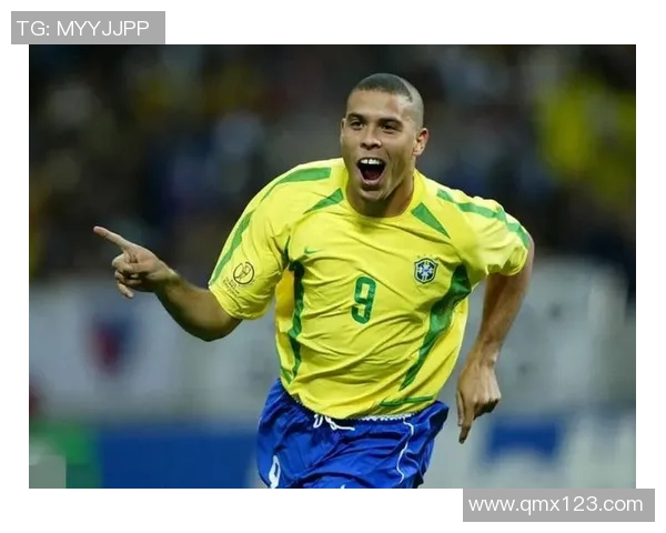 足球明星化身老年人展现风采引发热议与关注